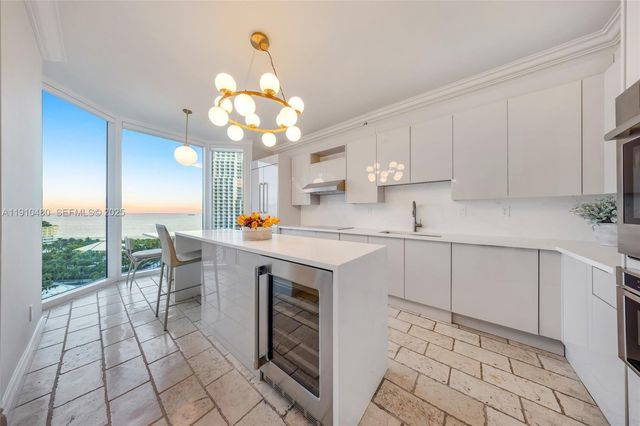 300 S Pointe Dr 1702, Miami Beach, FL 33139