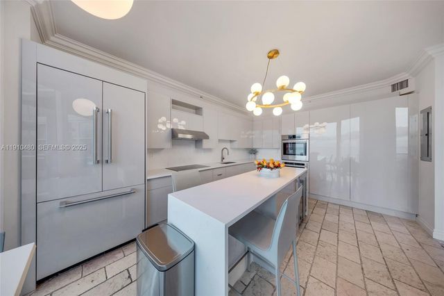 300 S Pointe Dr 1702, Miami Beach, FL 33139