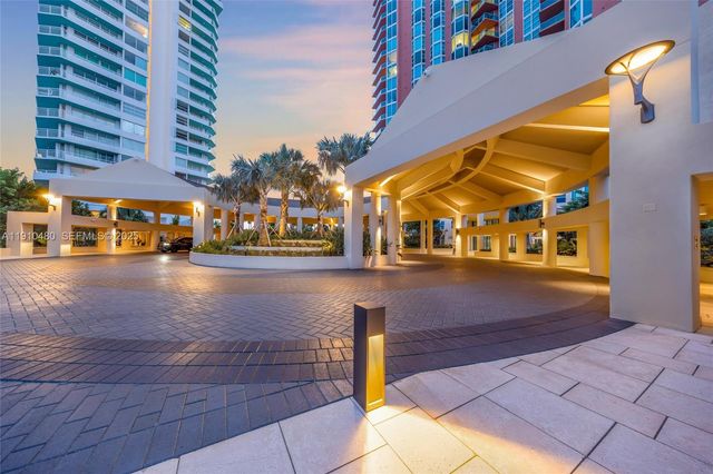 300 S Pointe Dr 1702, Miami Beach, FL 33139