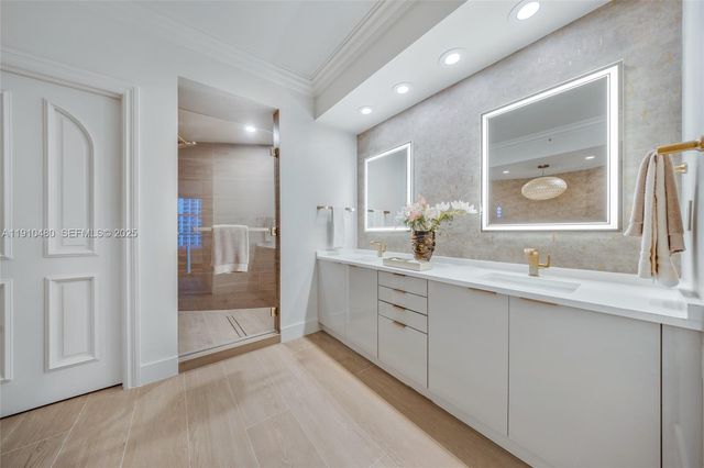 300 S Pointe Dr 1702, Miami Beach, FL 33139