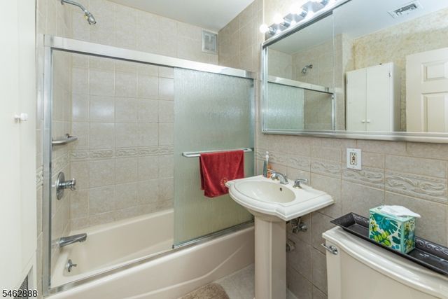 18 Summit Ave, Cedar Grove Twp., NJ 07009