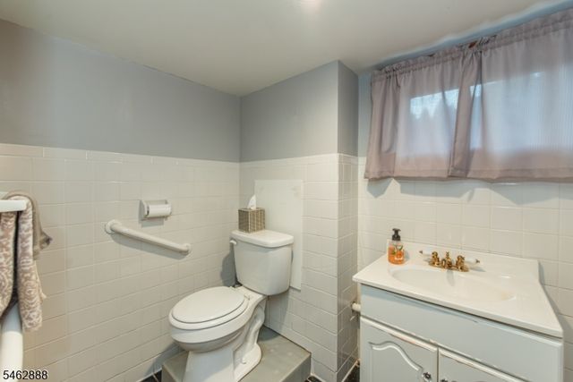 18 Summit Ave, Cedar Grove Twp., NJ 07009