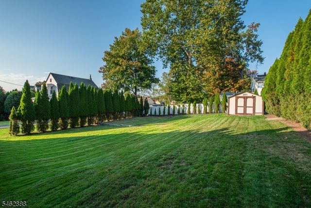 18 Summit Ave, Cedar Grove Twp., NJ 07009