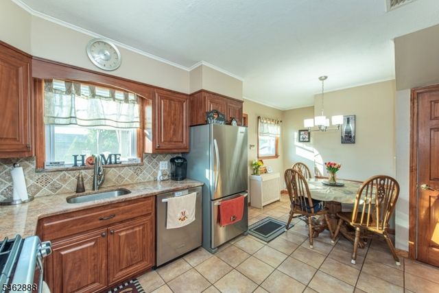 18 Summit Ave, Cedar Grove Twp., NJ 07009