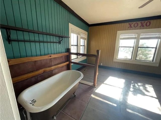 129 S Broadway, Hobart, OK 73651