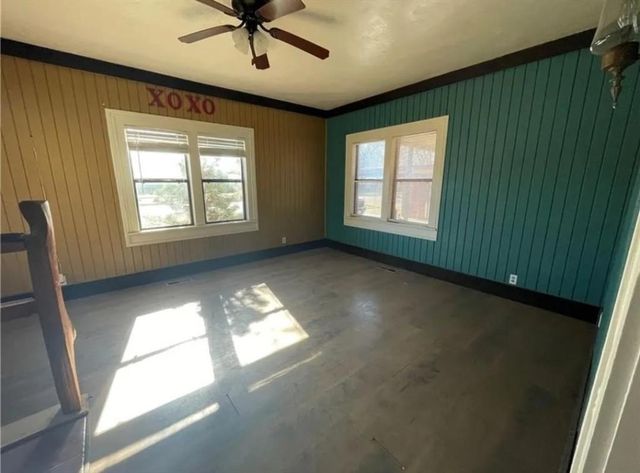 129 S Broadway, Hobart, OK 73651