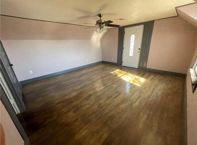 129 S Broadway, Hobart, OK 73651