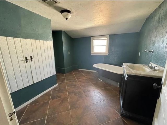 129 S Broadway, Hobart, OK 73651