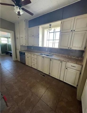 129 S Broadway, Hobart, OK 73651