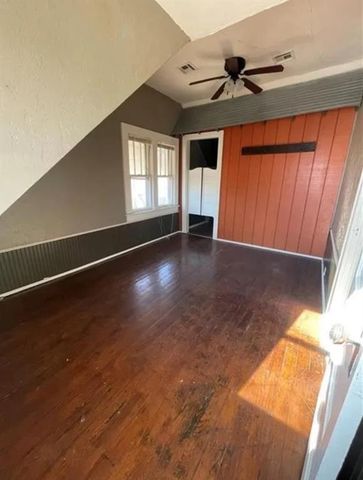 129 S Broadway, Hobart, OK 73651