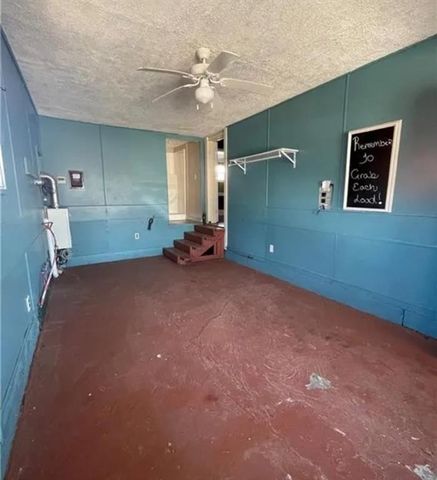 129 S Broadway, Hobart, OK 73651