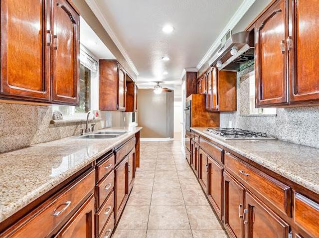 6035 E Lyell Avenue, Fresno, CA 93727