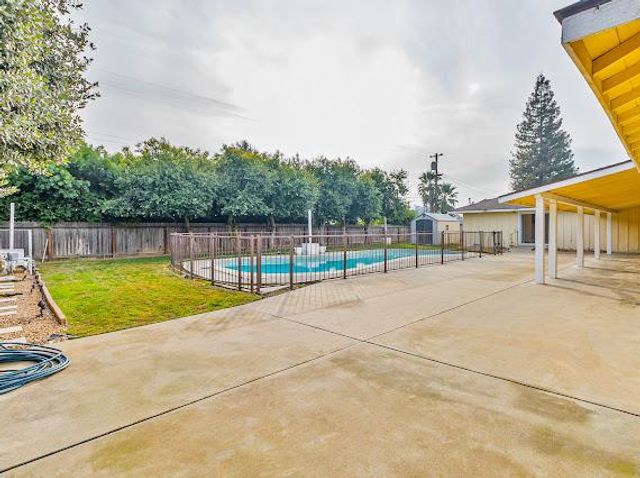 6035 E Lyell Avenue, Fresno, CA 93727