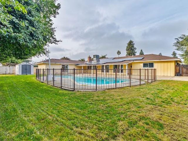 6035 E Lyell Avenue, Fresno, CA 93727
