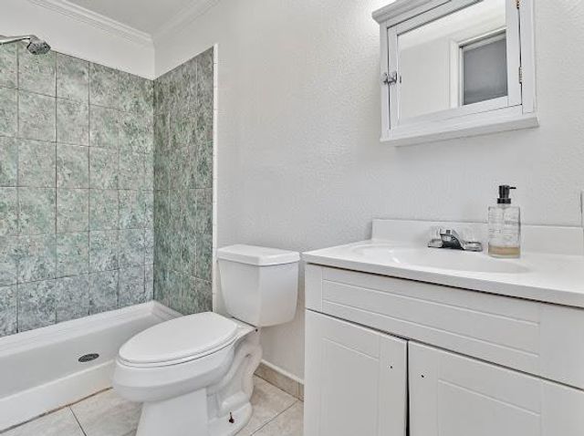 6035 E Lyell Avenue, Fresno, CA 93727