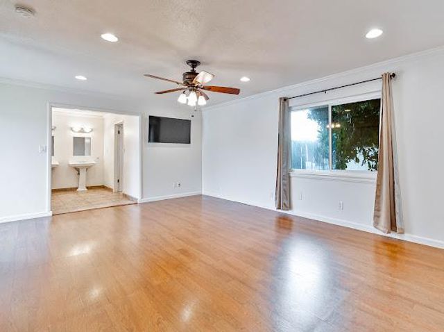 6035 E Lyell Avenue, Fresno, CA 93727