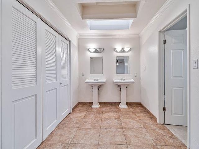 6035 E Lyell Avenue, Fresno, CA 93727