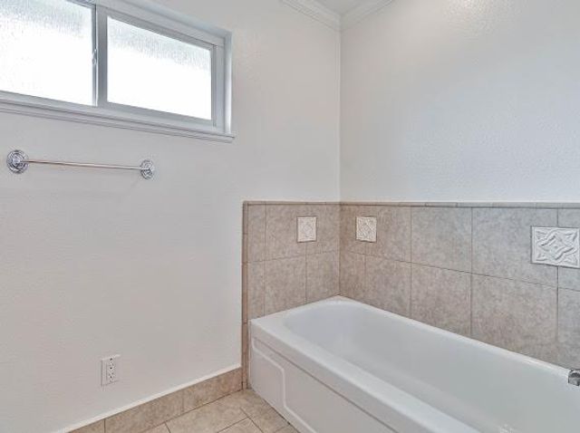 6035 E Lyell Avenue, Fresno, CA 93727