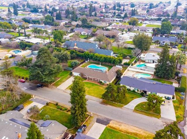 6035 E Lyell Avenue, Fresno, CA 93727