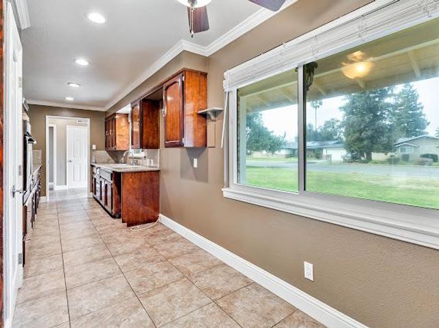 6035 E Lyell Avenue, Fresno, CA 93727