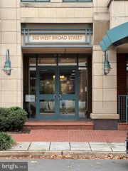 502 W BROAD ST #209, Falls Church, VA 22046