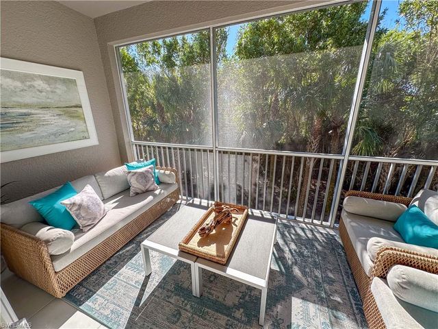 232 Indies DR E 201, Naples, FL 34114