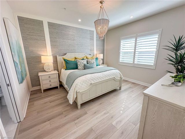 232 Indies DR E 201, Naples, FL 34114