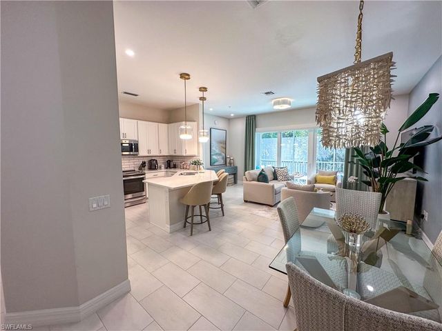232 Indies DR E 201, Naples, FL 34114