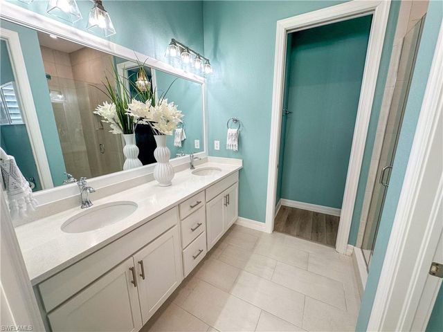 232 Indies DR E 201, Naples, FL 34114
