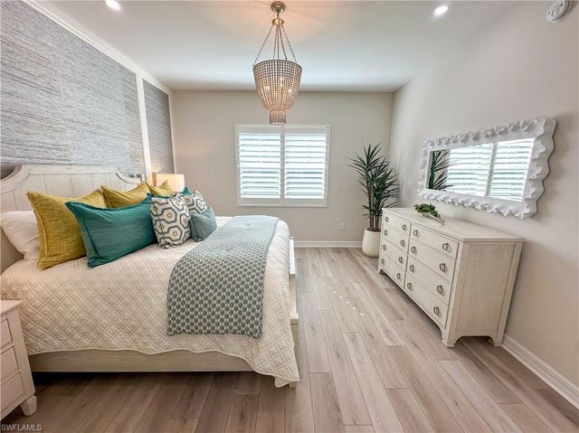 232 Indies DR E 201, Naples, FL 34114