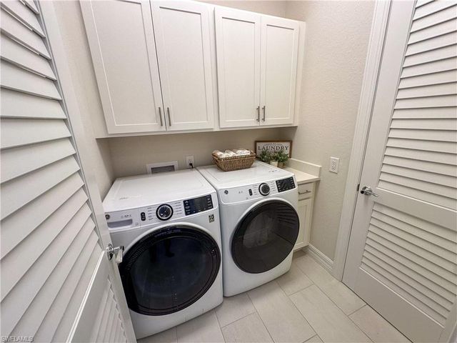 232 Indies DR E 201, Naples, FL 34114