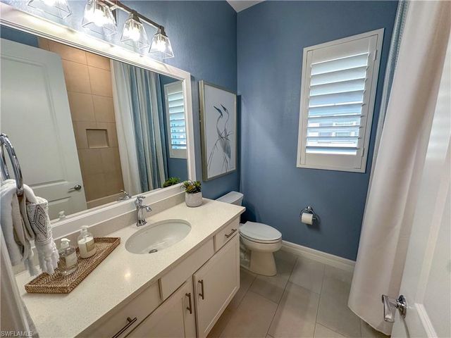 232 Indies DR E 201, Naples, FL 34114