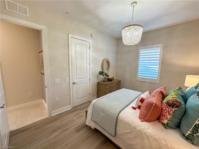 232 Indies DR E 201, Naples, FL 34114