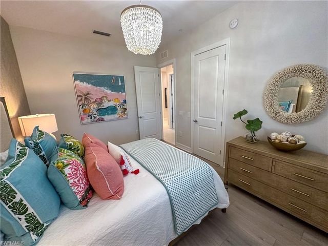 232 Indies DR E 201, Naples, FL 34114