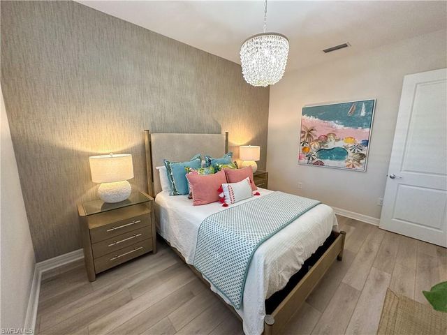 232 Indies DR E 201, Naples, FL 34114