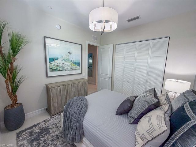 232 Indies DR E 201, Naples, FL 34114