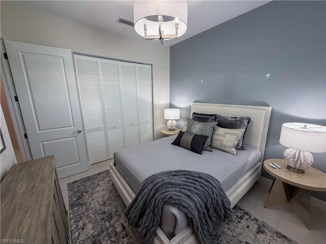 232 Indies DR E 201, Naples, FL 34114