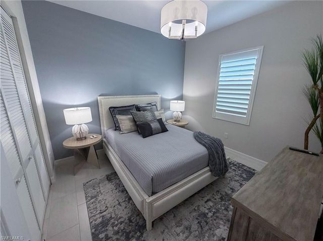 232 Indies DR E 201, Naples, FL 34114