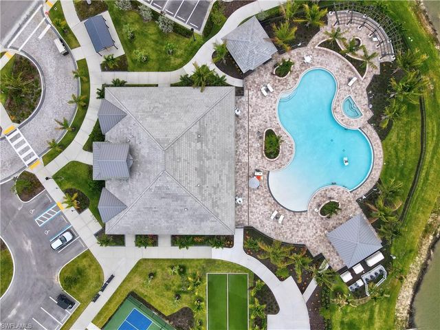 232 Indies DR E 201, Naples, FL 34114