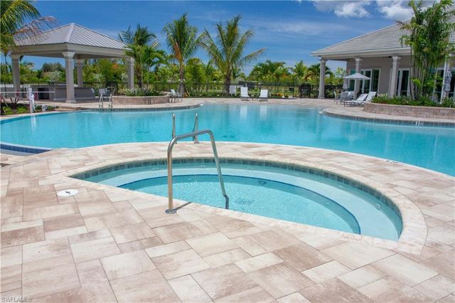232 Indies DR E 201, Naples, FL 34114