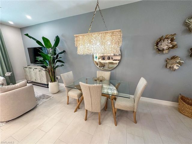 232 Indies DR E 201, Naples, FL 34114