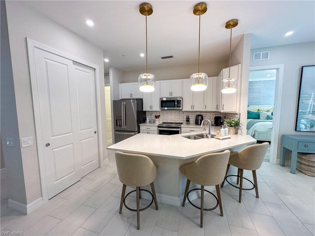 232 Indies DR E 201, Naples, FL 34114
