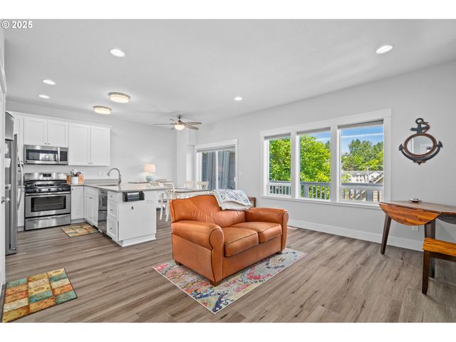 3214 Nw QUAY Dr, Lincoln City, OR 97367