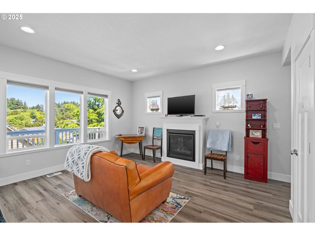 3214 Nw QUAY Dr, Lincoln City, OR 97367