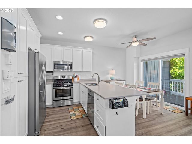 3214 Nw QUAY Dr, Lincoln City, OR 97367