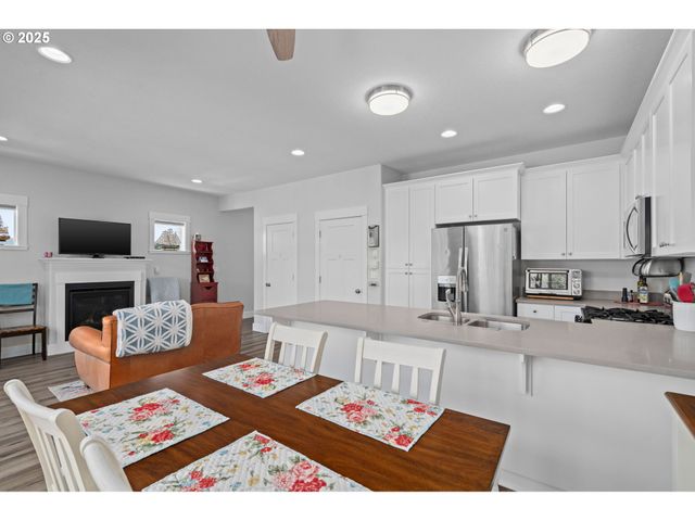 3214 Nw QUAY Dr, Lincoln City, OR 97367