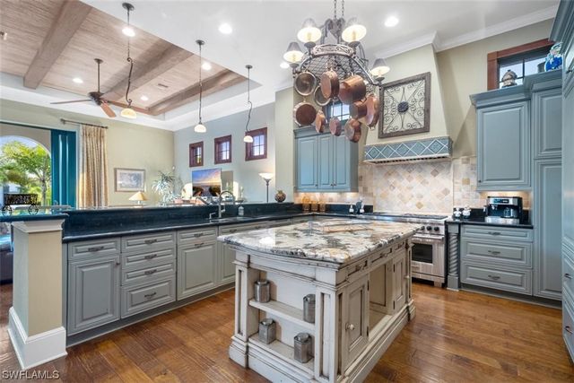 611 18th AVE S, Naples, FL 34102