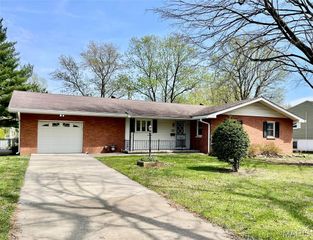 313 Sanders Street, Bethalto, IL 62010
