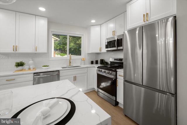 5918 SOUTHGATE DR, Temple Hills, MD 20748