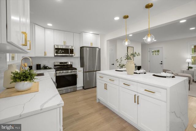 5918 SOUTHGATE DR, Temple Hills, MD 20748